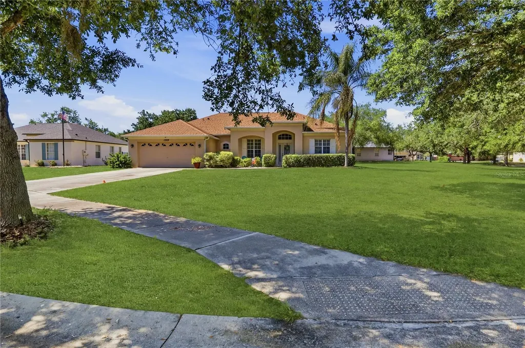 12929 Regiment Drive Grand Island FL 32735