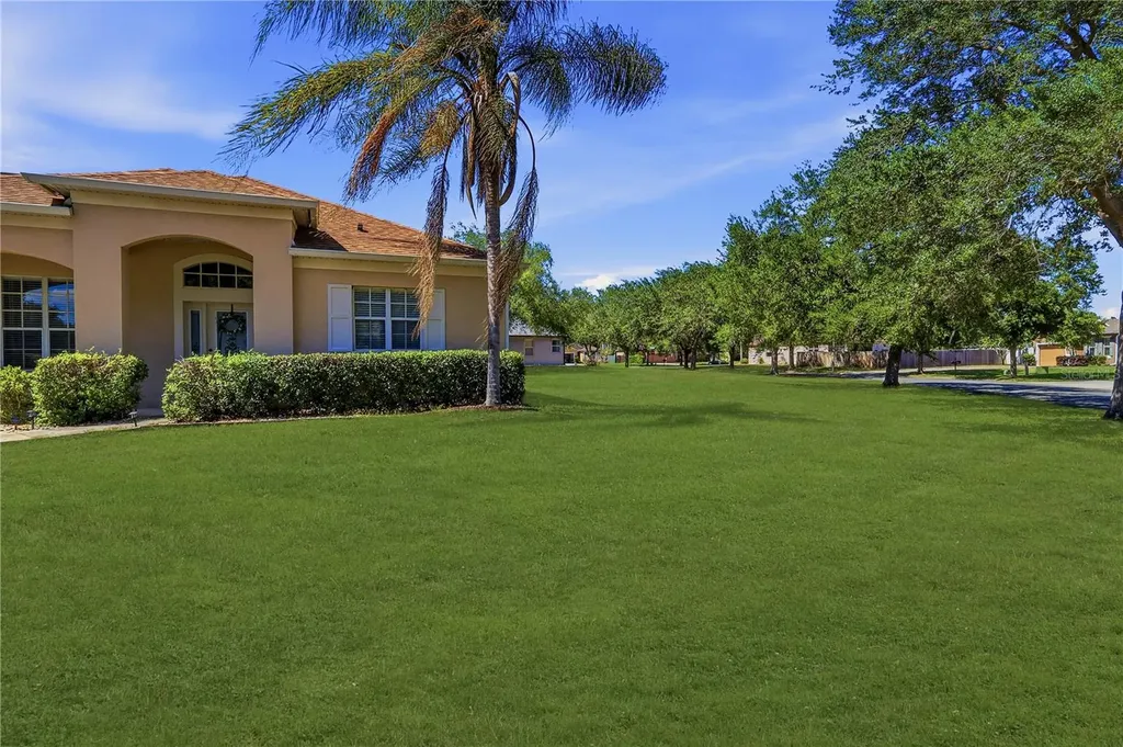 12929 Regiment Drive Grand Island FL 32735