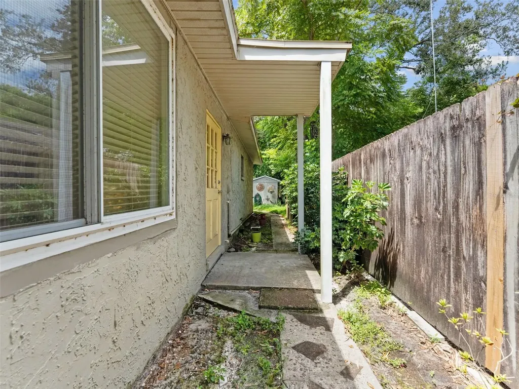 12510 Noreast Lake Drive Tampa FL 33612