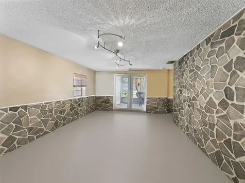 12510 Noreast Lake Drive Tampa FL 33612