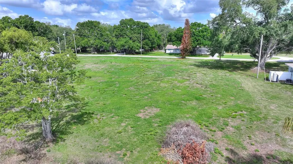 Lake Avenue Winter Haven FL 33880