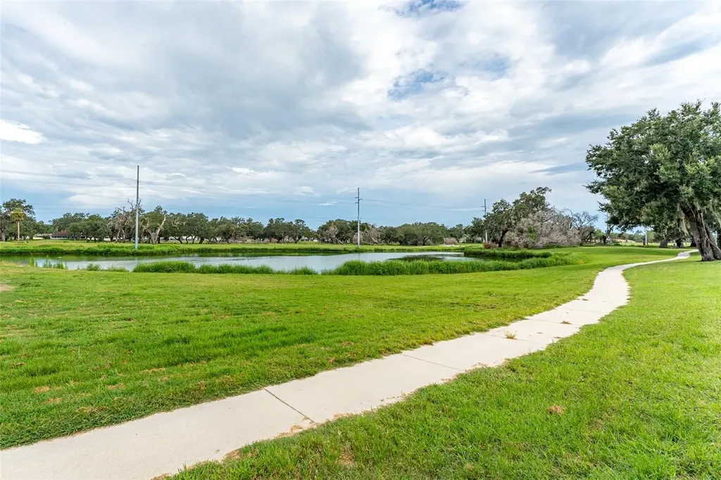 6151 Silver Oaks Drive Zephyrhills FL 33542