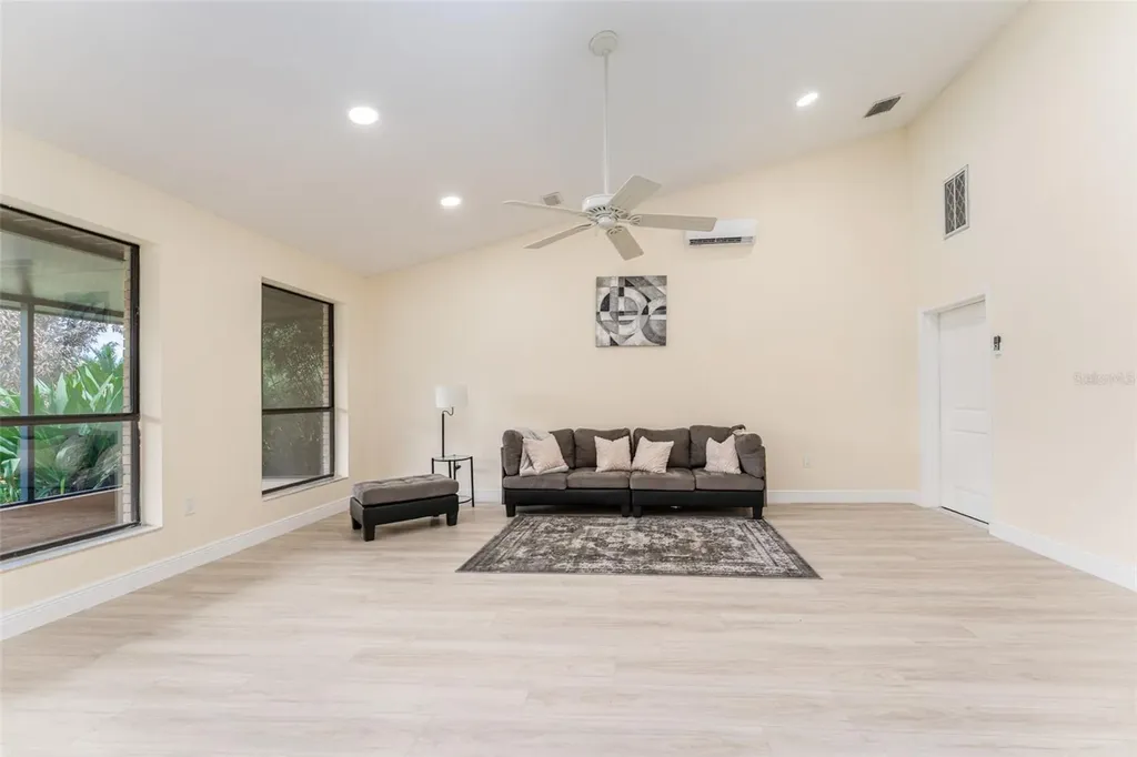 6151 Silver Oaks Drive Zephyrhills FL 33542