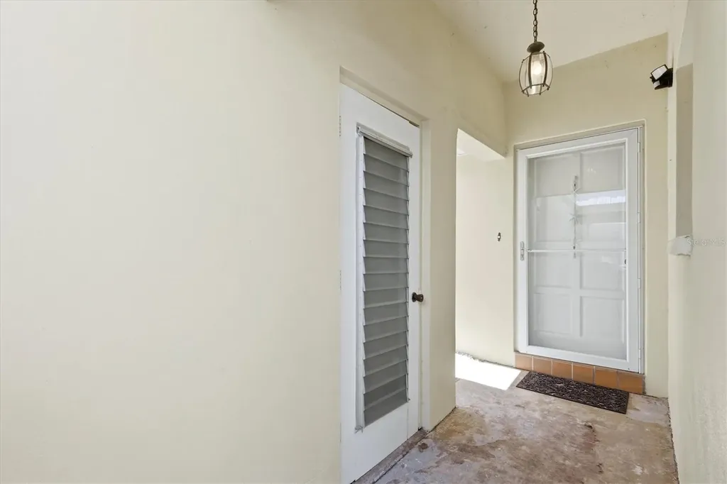 5887 Tidewood Avenue Sarasota FL 34231