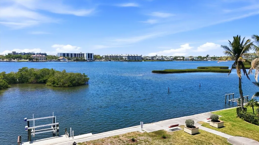 5887 Tidewood Avenue Sarasota FL 34231