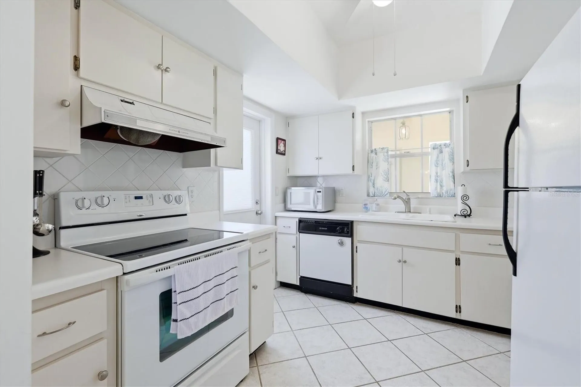 5887 Tidewood Avenue Sarasota FL 34231