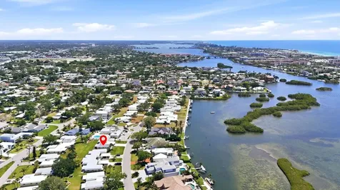 5887 Tidewood Avenue Sarasota FL 34231