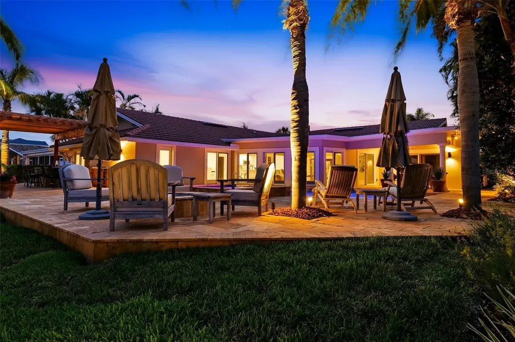 2080 Hawaii Avenue NE St Petersburg FL 33703