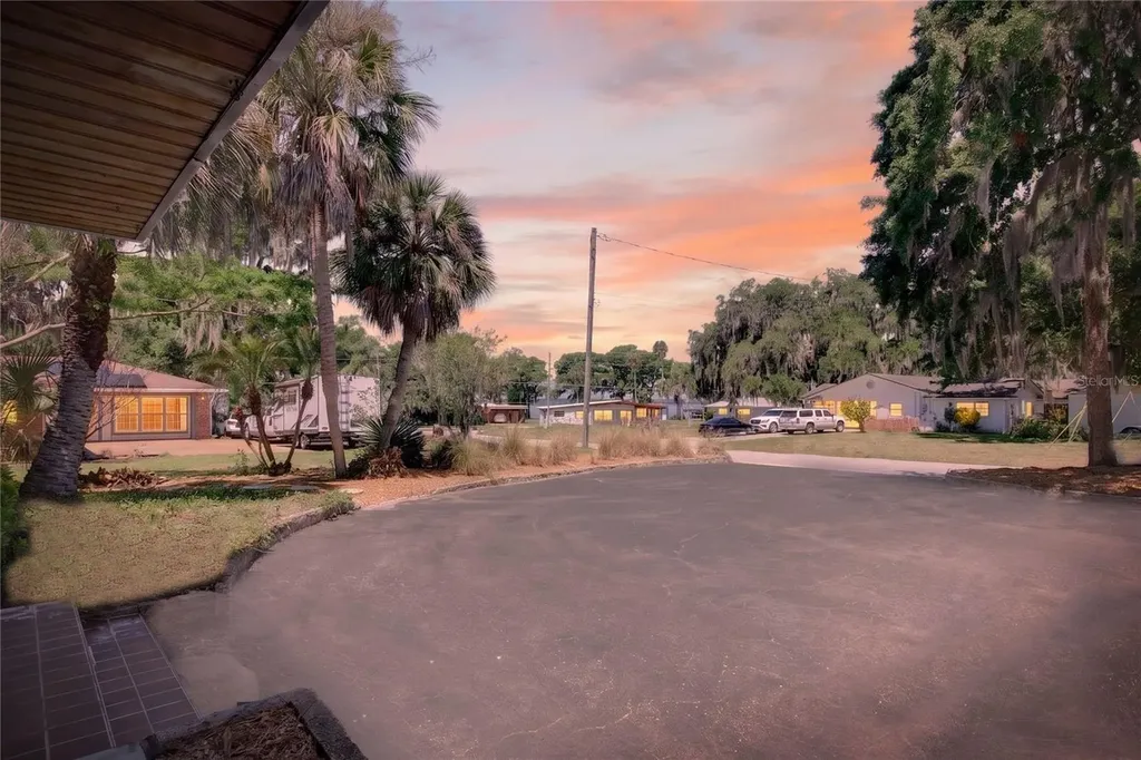 719 W Nelson Street Tavares FL 32778