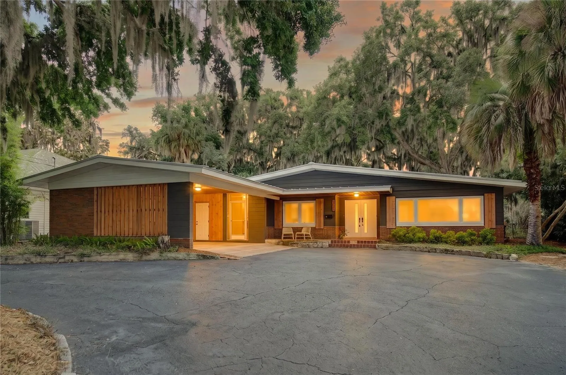 719 W Nelson Street Tavares FL 32778