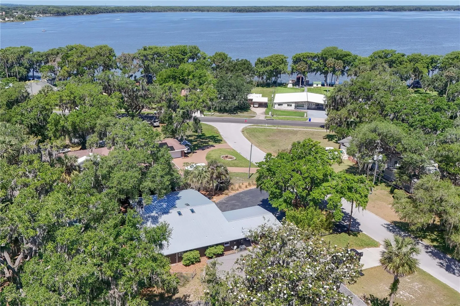 719 W Nelson Street Tavares FL 32778