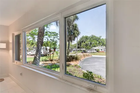 719 W Nelson Street Tavares FL 32778