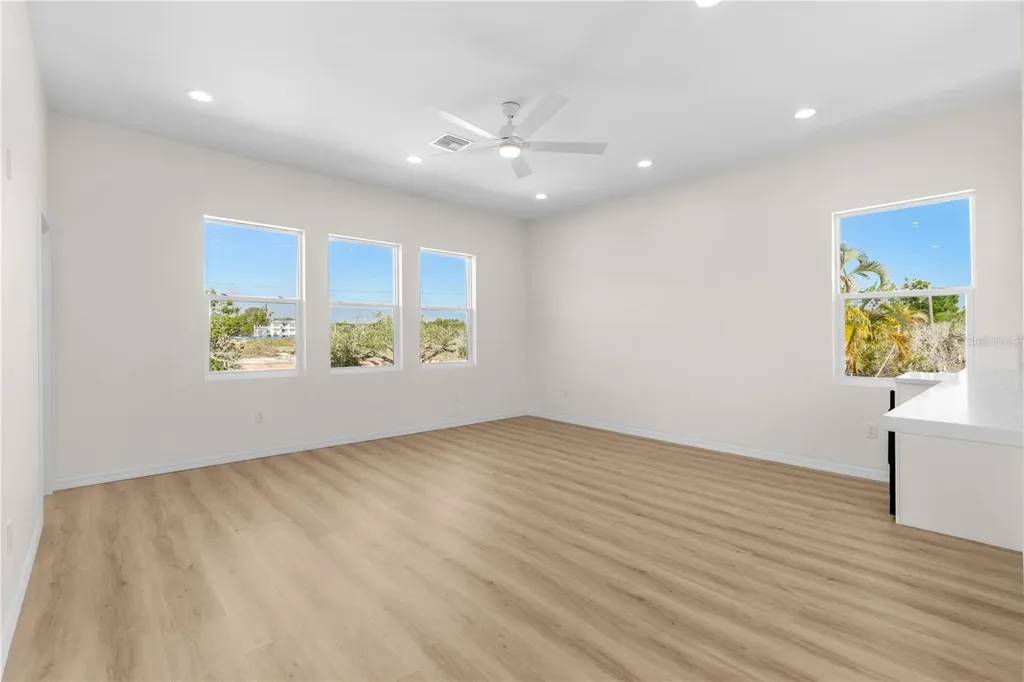 4234 4th Street S St Petersburg FL 33705