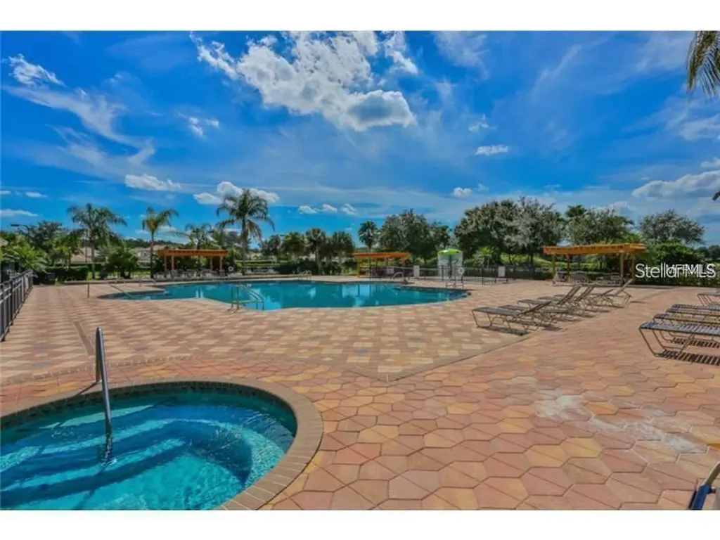 915 Fairwaycove Lane Bradenton FL 34212