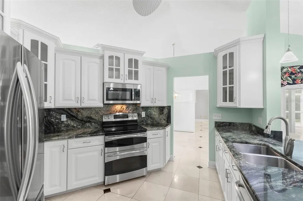 1404 Oxfordshire Court Brandon FL 33510