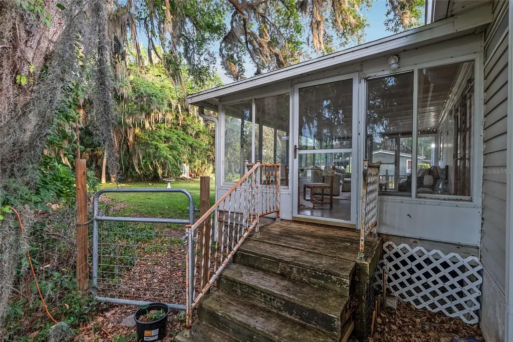 20361 1st Street Mc Intosh FL 32664