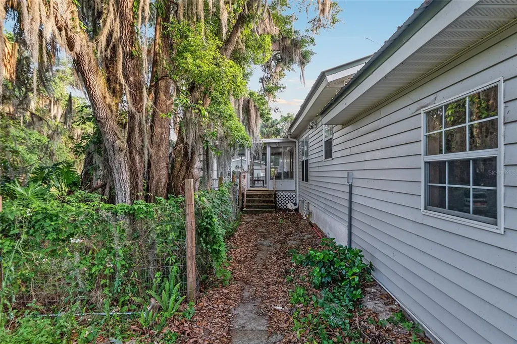 20361 1st Street Mc Intosh FL 32664