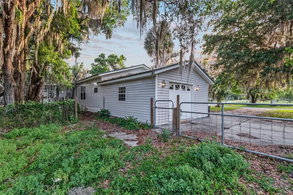 20361 1st Street Mc Intosh FL 32664