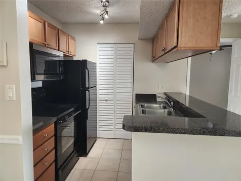 803 Lake Haven Square Brandon FL 33511
