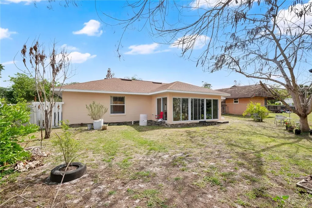 18 Angeles Road Debary FL 32713