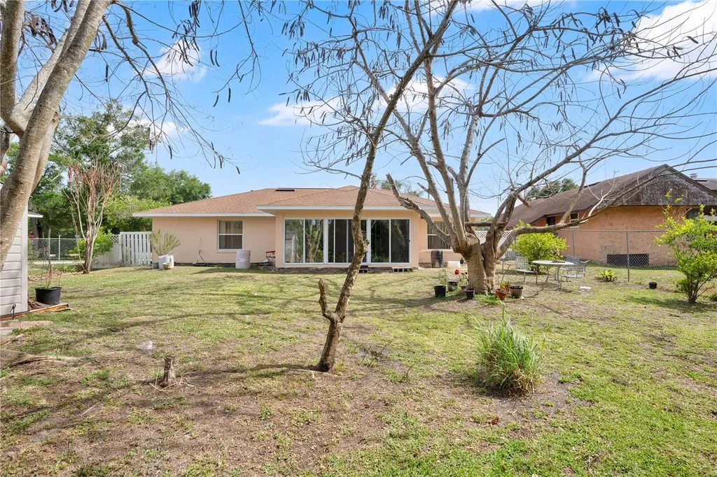 18 Angeles Road Debary FL 32713