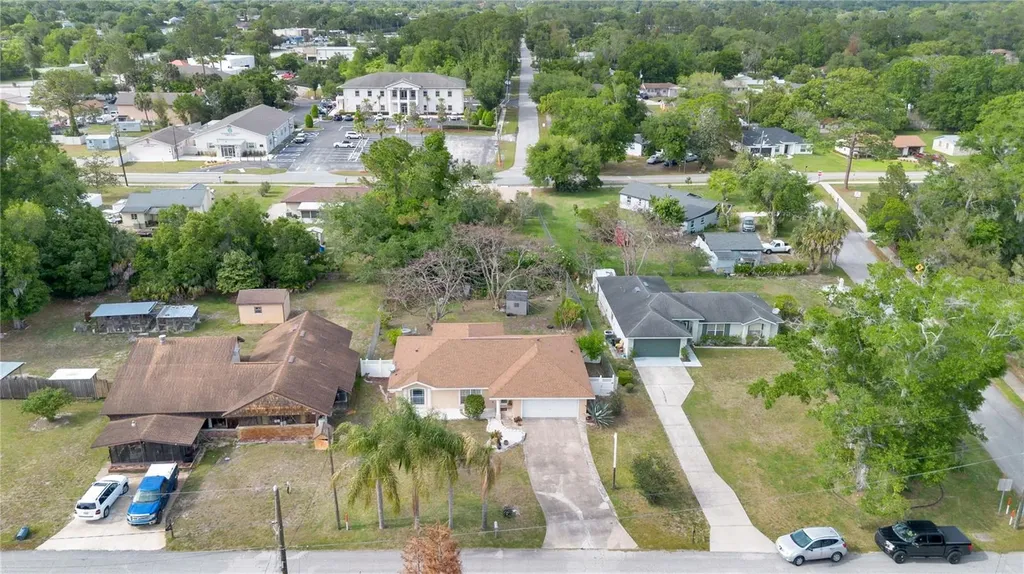 18 Angeles Road Debary FL 32713