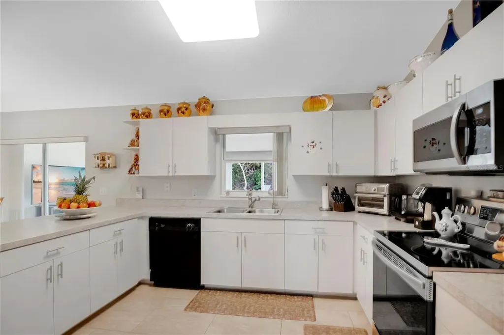 18 Angeles Road Debary FL 32713