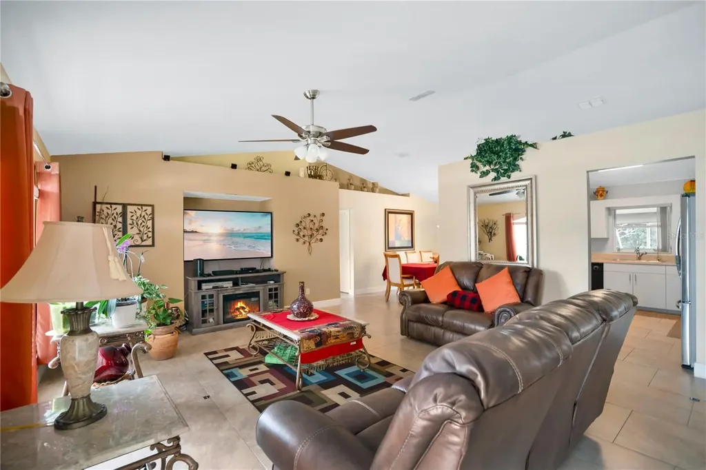 18 Angeles Road Debary FL 32713