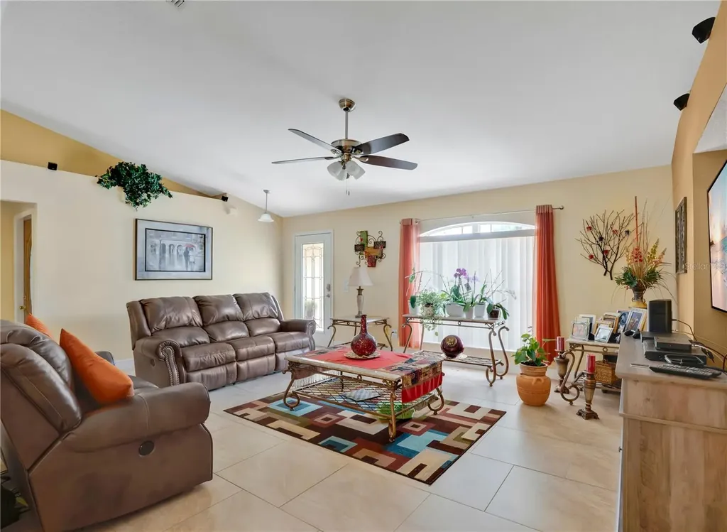 18 Angeles Road Debary FL 32713
