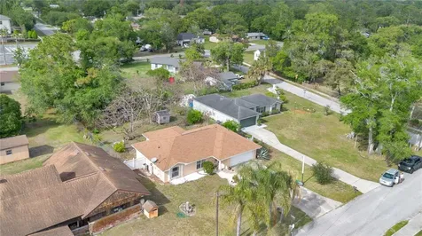 18 Angeles Road Debary FL 32713