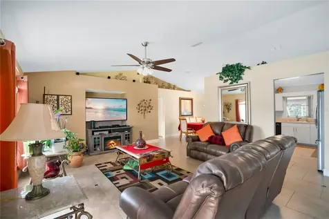 18 Angeles Road Debary FL 32713