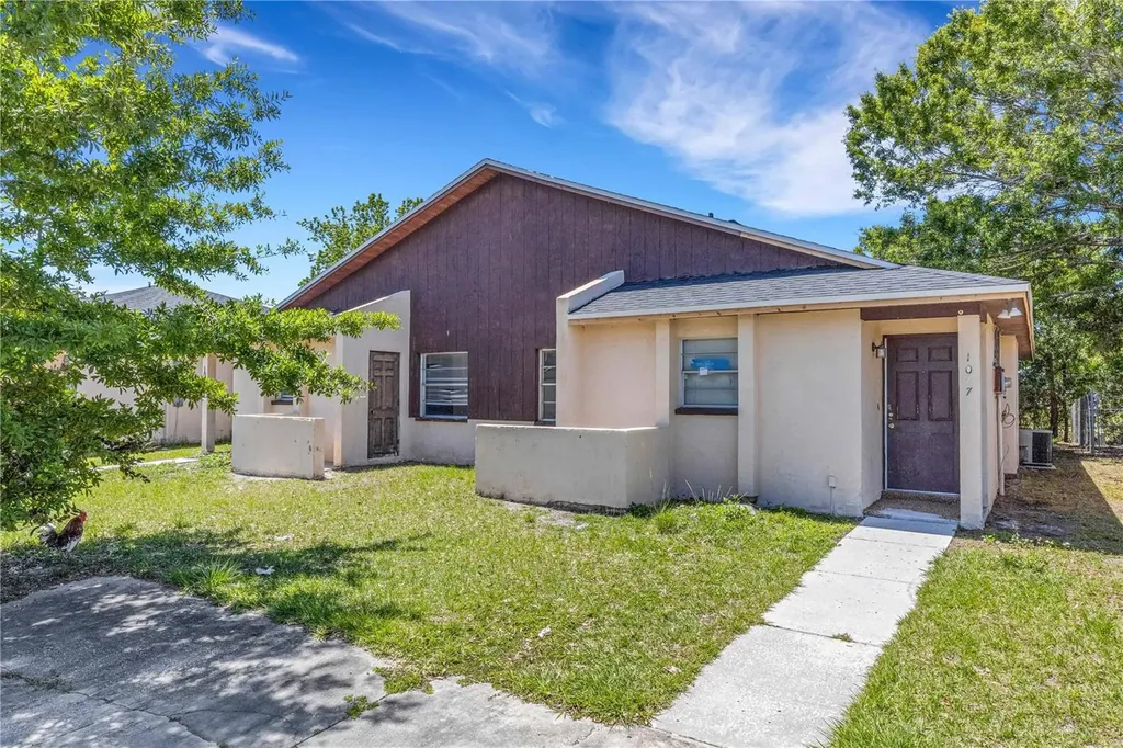 1047 / 1049 Captiva Point Lakeland FL 33801
