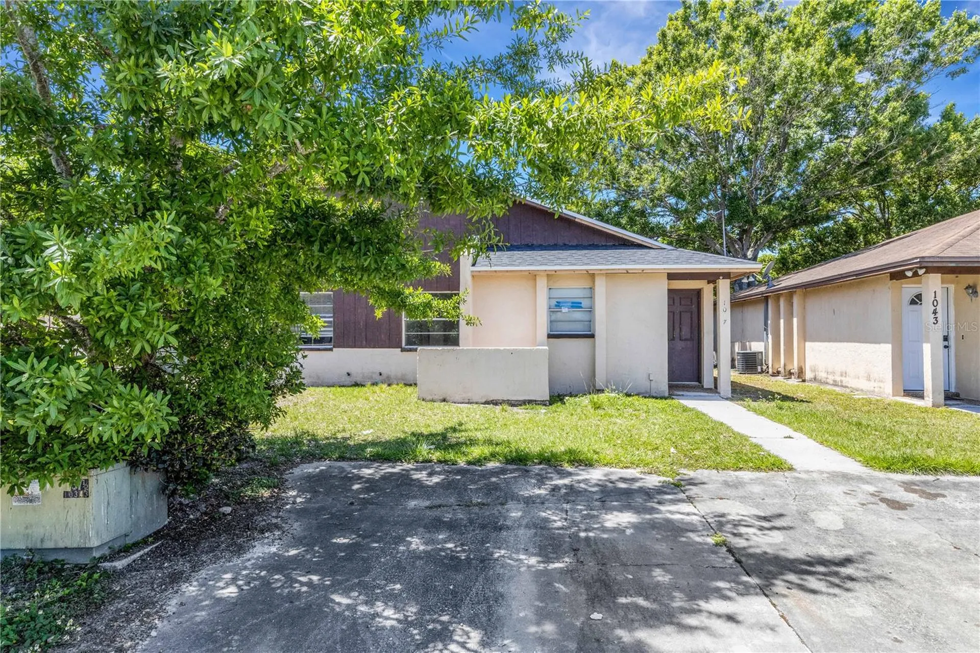 1047 / 1049 Captiva Point Lakeland FL 33801