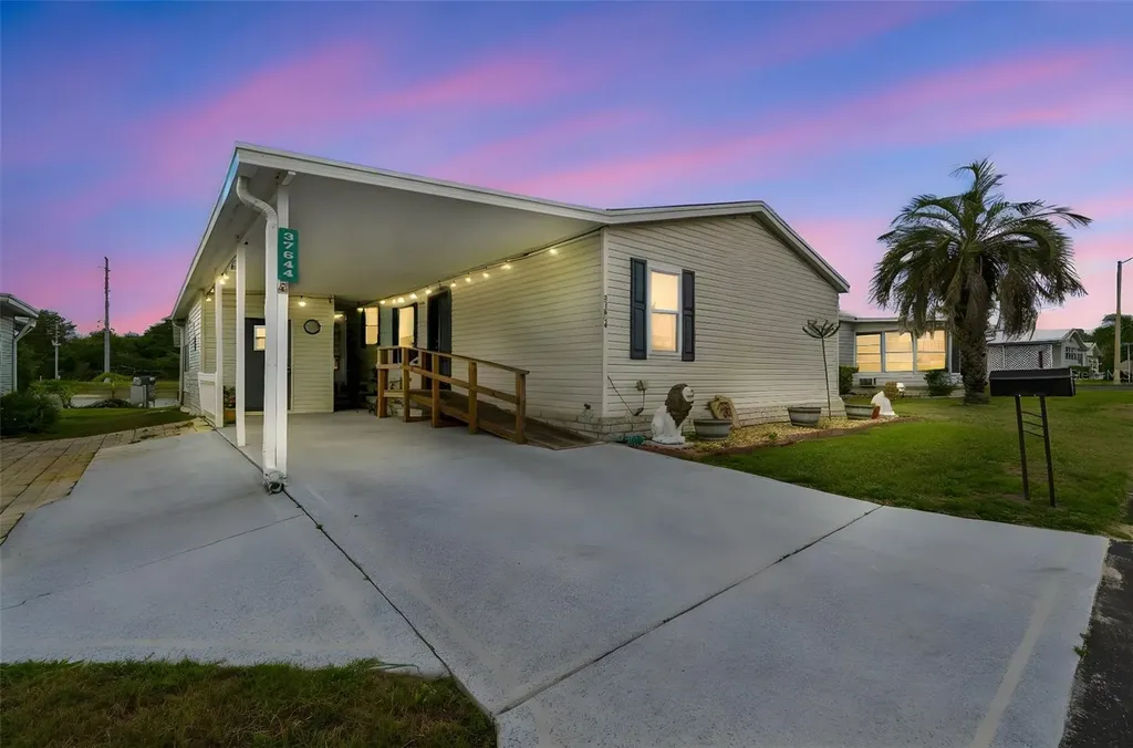 37644 Pinata Avenue Zephyrhills FL 33541
