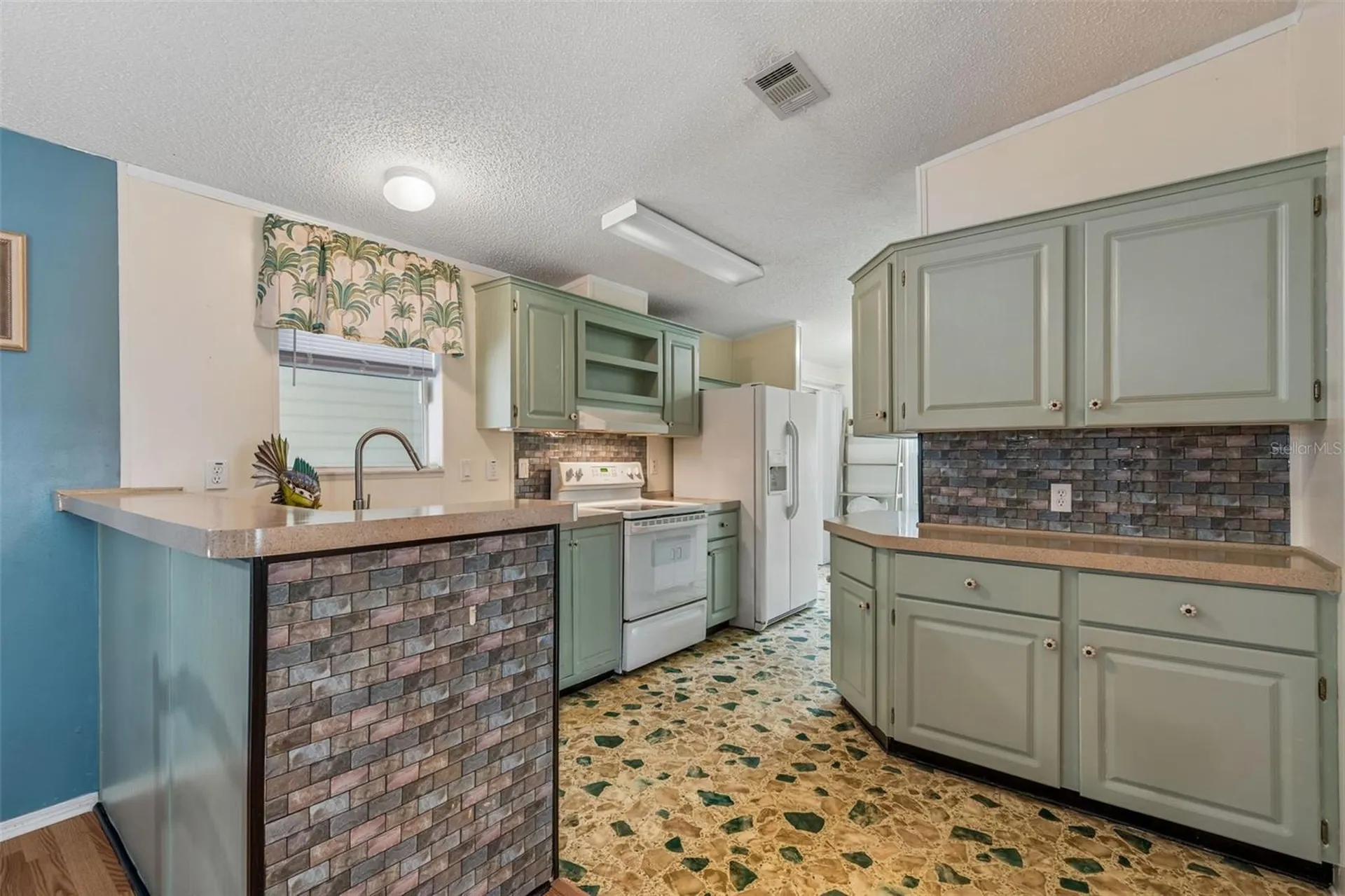 37644 Pinata Avenue Zephyrhills FL 33541