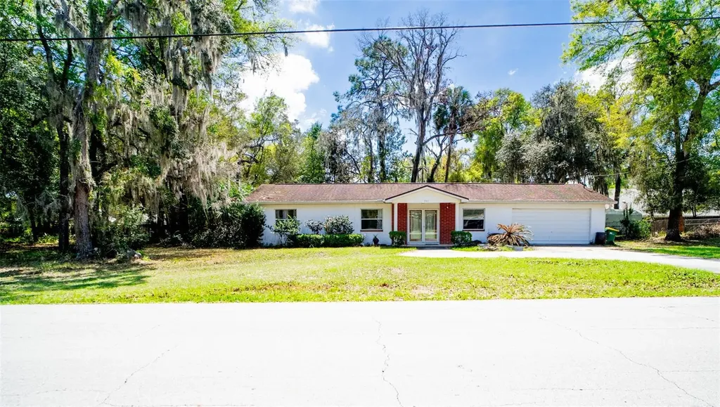 707 Howard Street Inverness FL 34453
