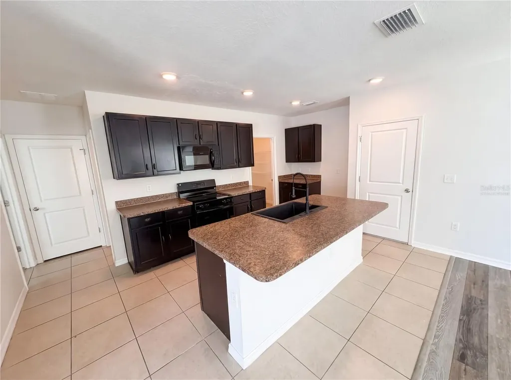 10225 Mangrove Well Road Sun City Center FL 33573