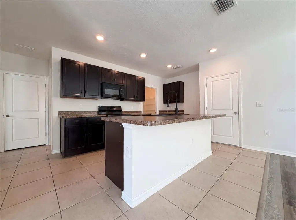 10225 Mangrove Well Road Sun City Center FL 33573