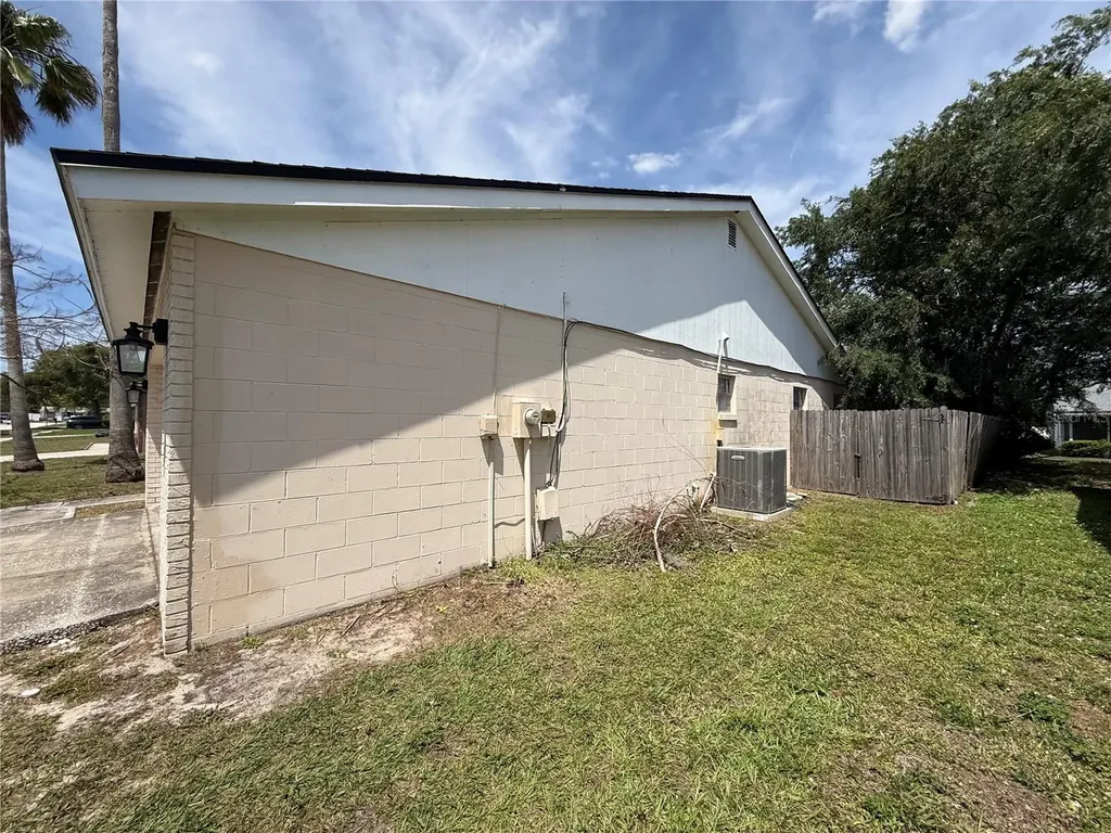 712 Hazy Meadow Court Brandon FL 33510