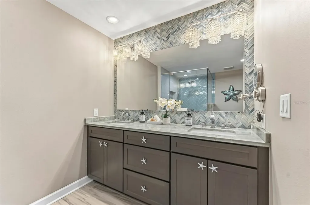2875 66th Terrace S St Petersburg FL 33712