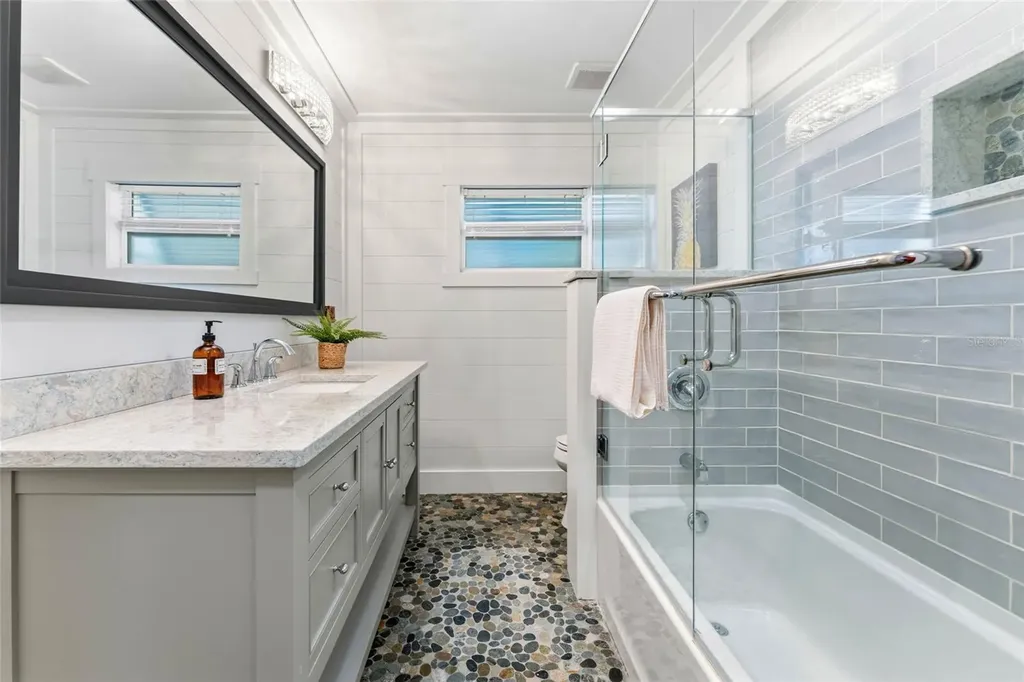 2875 66th Terrace S St Petersburg FL 33712