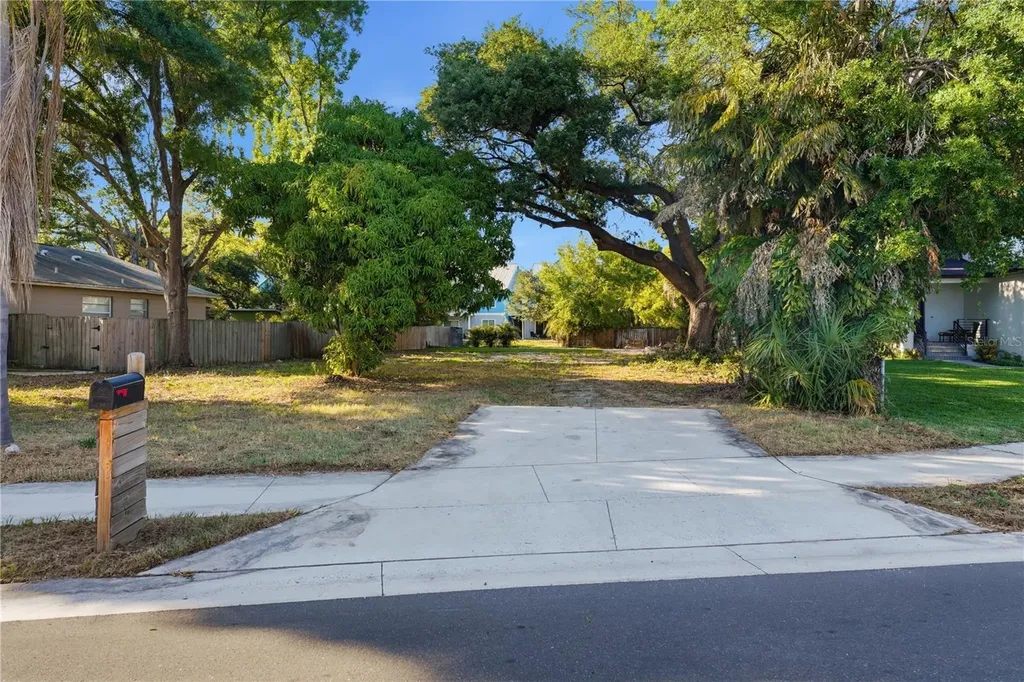 2929 W Averill Avenue Tampa FL 33611