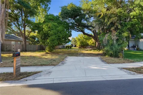2929 W Averill Avenue Tampa FL 33611