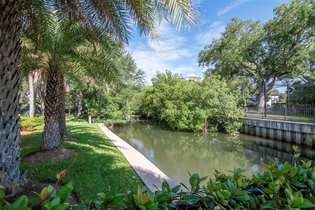 2212 S Occident Street Tampa FL 33629