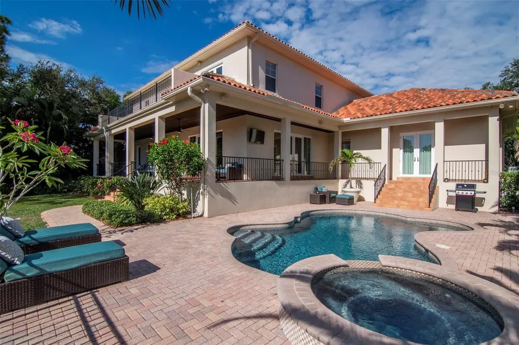 2212 S Occident Street Tampa FL 33629