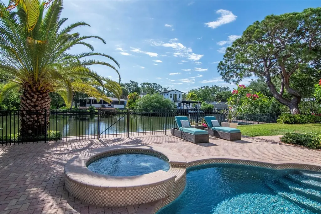 2212 S Occident Street Tampa FL 33629