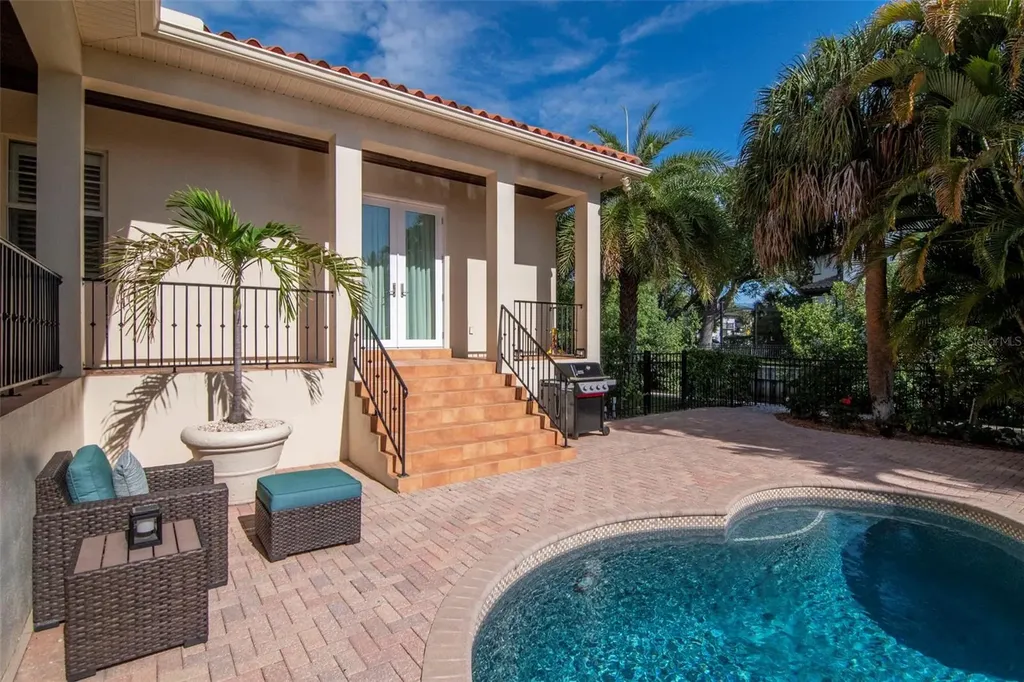 2212 S Occident Street Tampa FL 33629