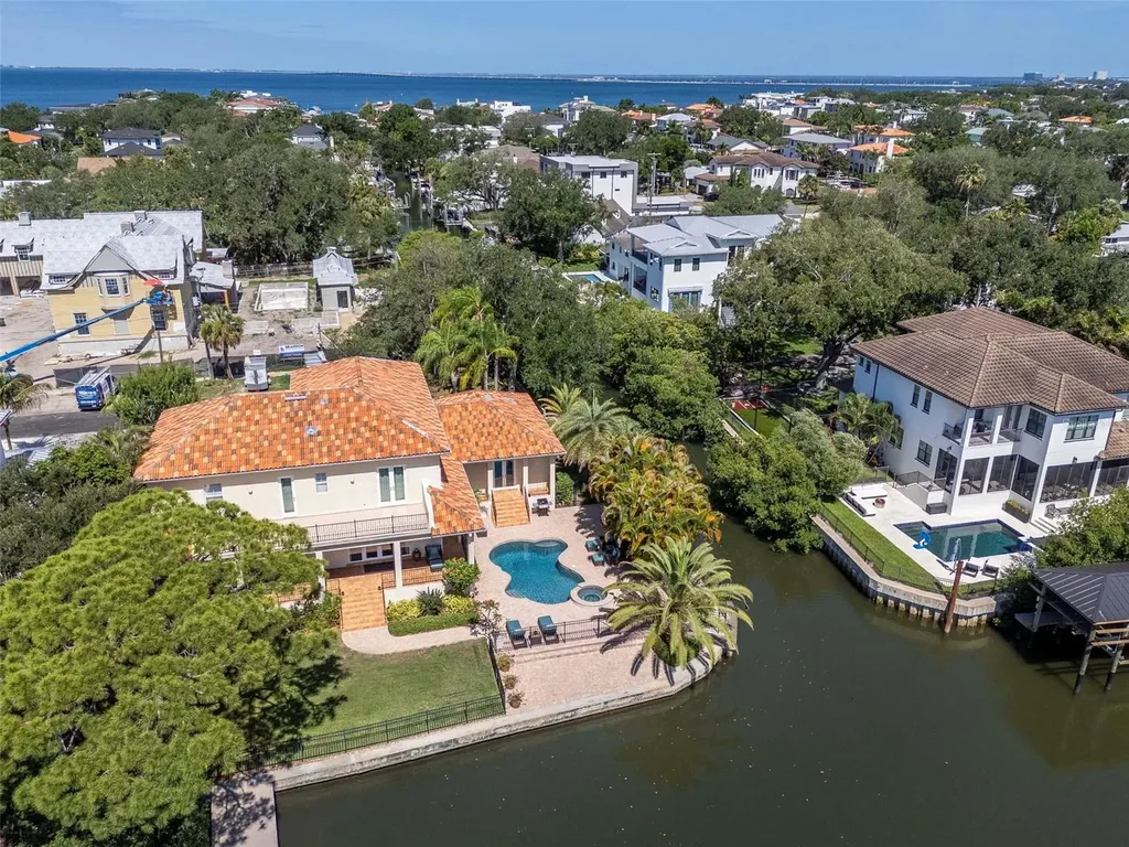 2212 S Occident Street Tampa FL 33629