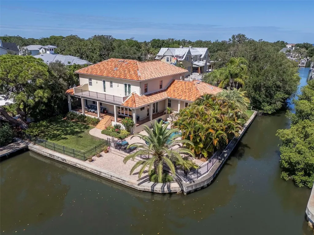 2212 S Occident Street Tampa FL 33629