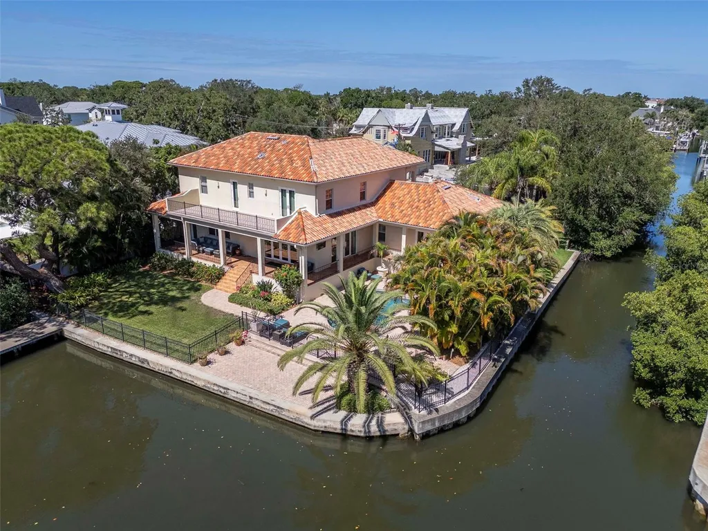 2212 S Occident Street Tampa FL 33629